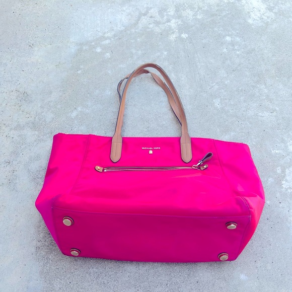Michael Kors Kelsey Tote in the hottest color of the year! - Picture 8 of 8